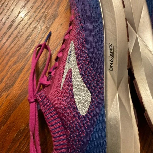 Brooks Levitate 2 DNA AMP Violet Blue Pink & Silver Sharp Running Shoes! - Picture 8 of 16